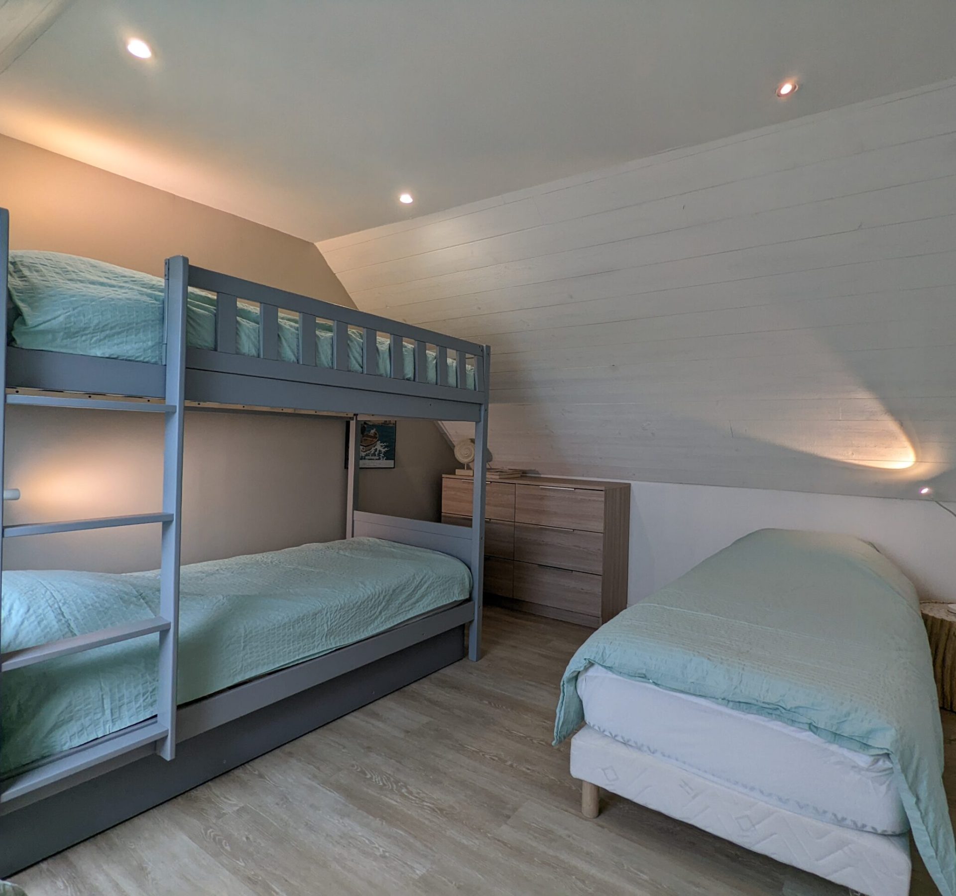4 lits simples confortables